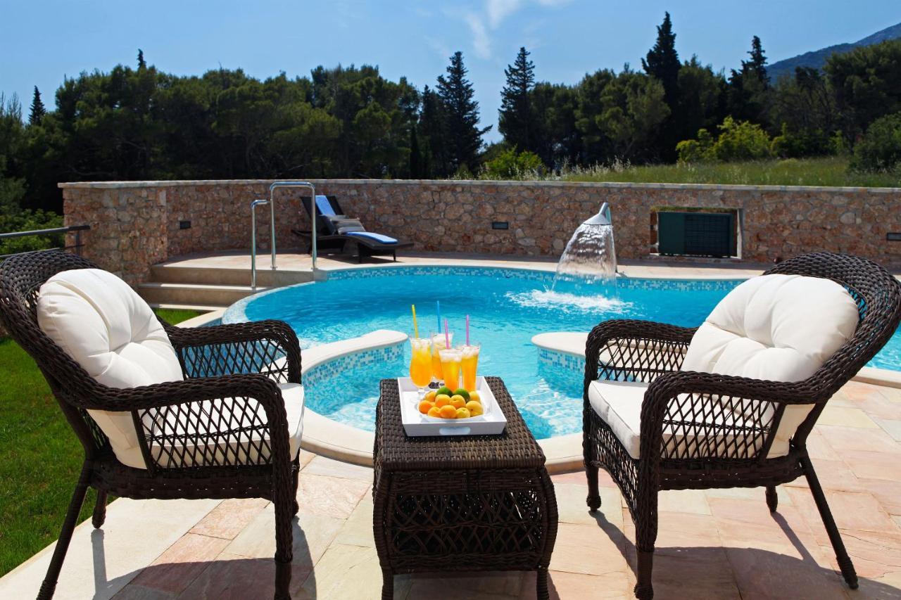 Villa Nera Bol Exterior photo